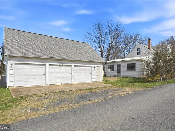 2nd image of 343 Banks Fort Rd