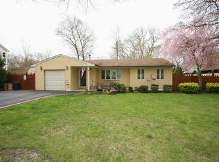 286 Clarice Blvd, Holbrook, NY 11741