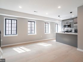 719 Dickinson St, Philadelphia, PA