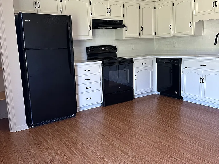 1110 Jeff Cir #1110 — Photo 5