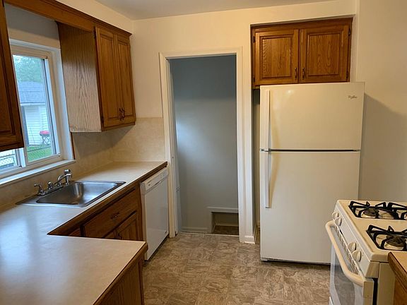 2nd image of 25260 Fern St