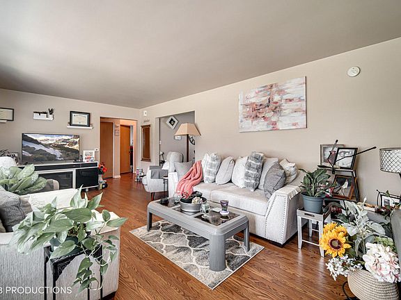 3rd image of 1549 Balmoral Ave #1549