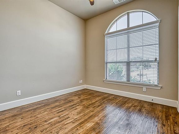 4th image of 2720 Deansbrook Dr