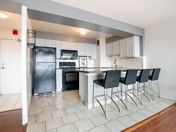 5th image of 6030 N Sheridan Rd APT 508