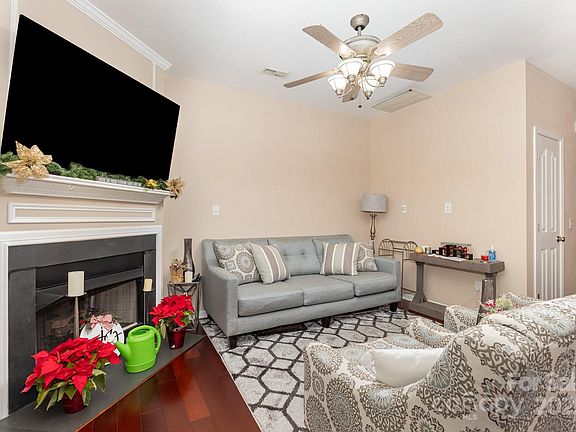4th image of 16677 Commons Creek Dr