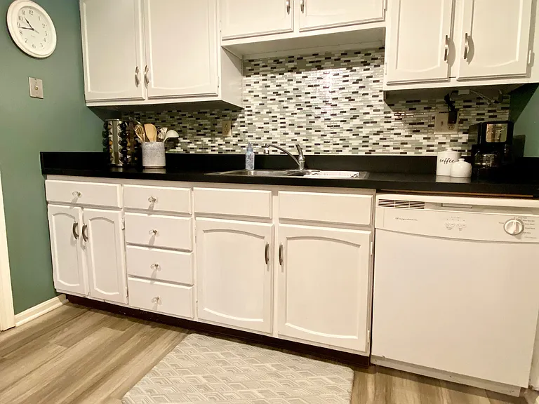60 Colonial Estates Dr — Photo 22