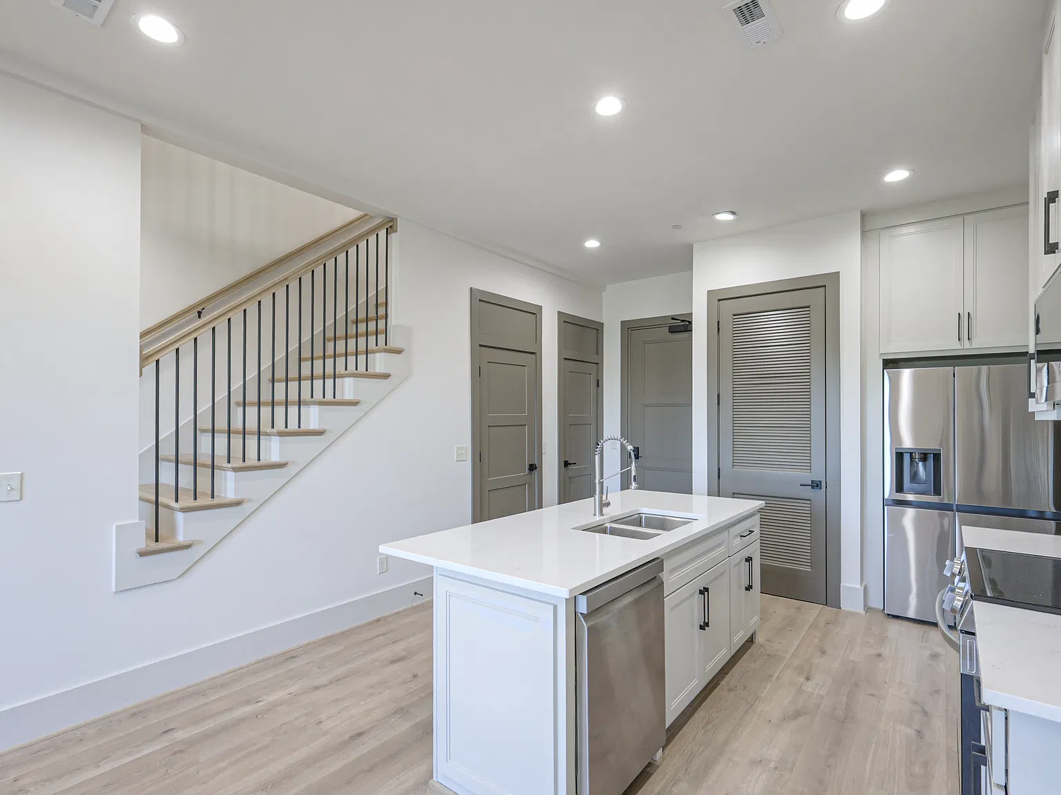 2 bed, 1110 sqft, $2,975 — Photo 3