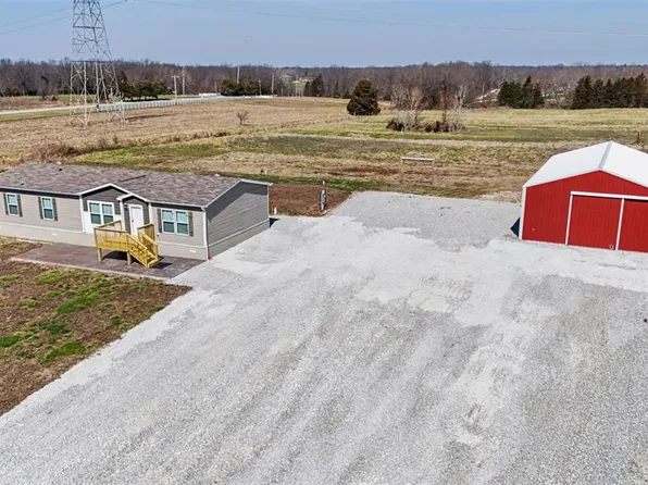 19225 Hubbell Ln, Warrenton, MO 63383