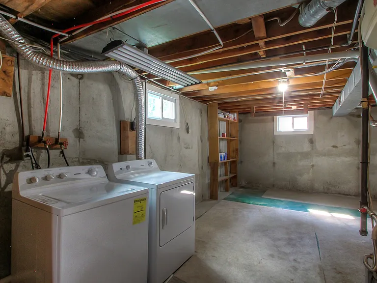 7747 Howe Dr — Photo 23