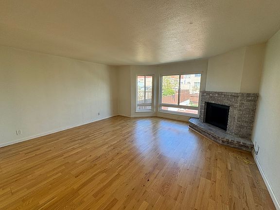3rd image of 722 35th Ave #102
