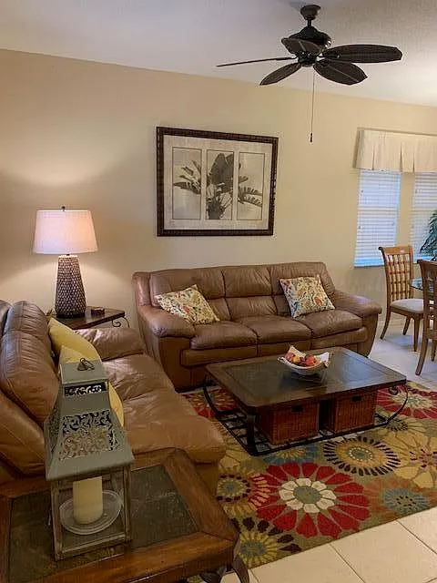 3 bed, 2.5 bath, 1610 sqft, $7,000 — Photo 3