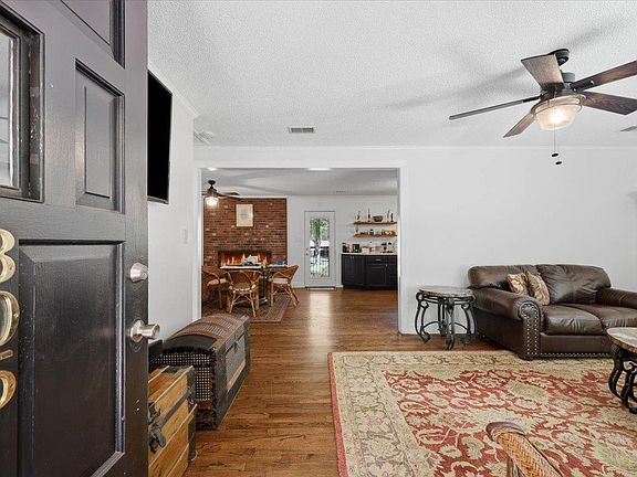 5th image of 305 Stewart Rd