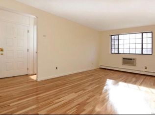 1043 E 224th St #2, Bronx, NY 10466