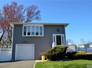 58 Sand St, Massapequa, NY 11758
