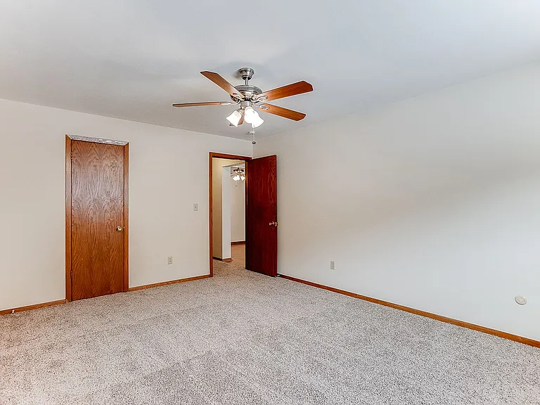 Mark Court Apartments — Photo 39
