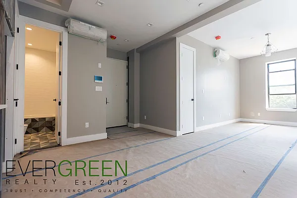 Rented by Evergreen Apartments BK | media 11