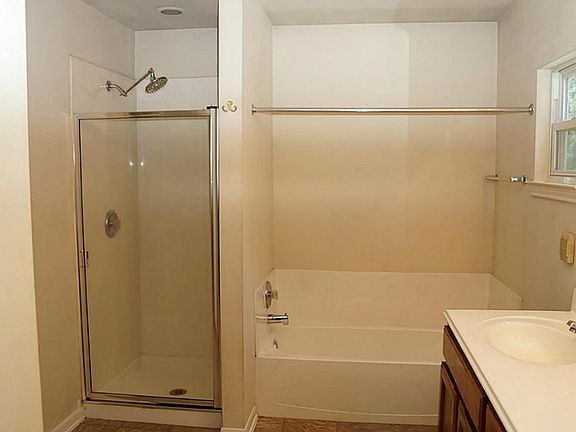 5th image of 6185 Forest Dr