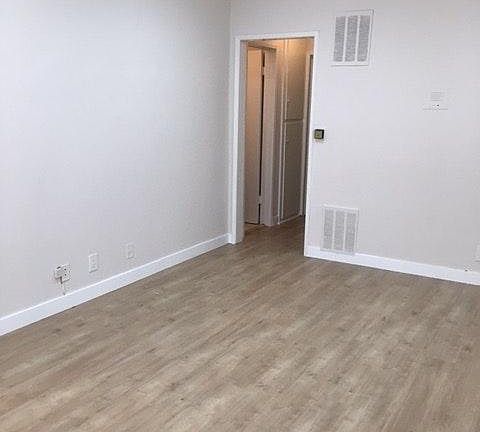 3rd image of 838 Lincoln Blvd APT 5