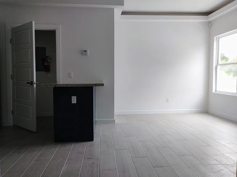 901 Yuma Ave #403 — Photo 11