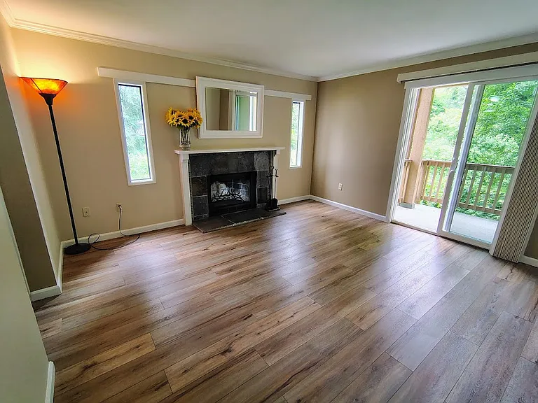 601 Sutton Ln — Photo 1