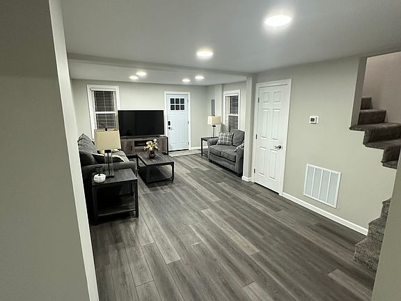 3rd image of 109 White St