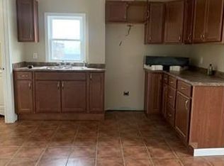 137 Coffin Ave APT 3, New Bedford, MA 02746