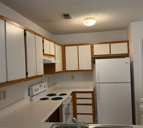 4th image of 107 Breezewood Dr APT F