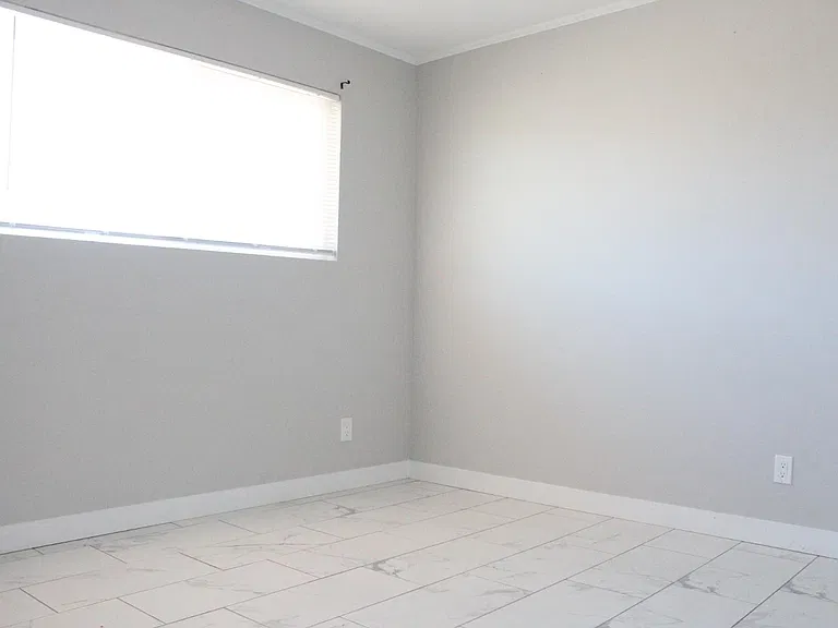 3932 W Griswold Rd — Photo 10