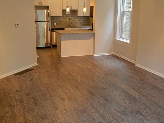 3rd image of 1085 N Paulina St APT 1F