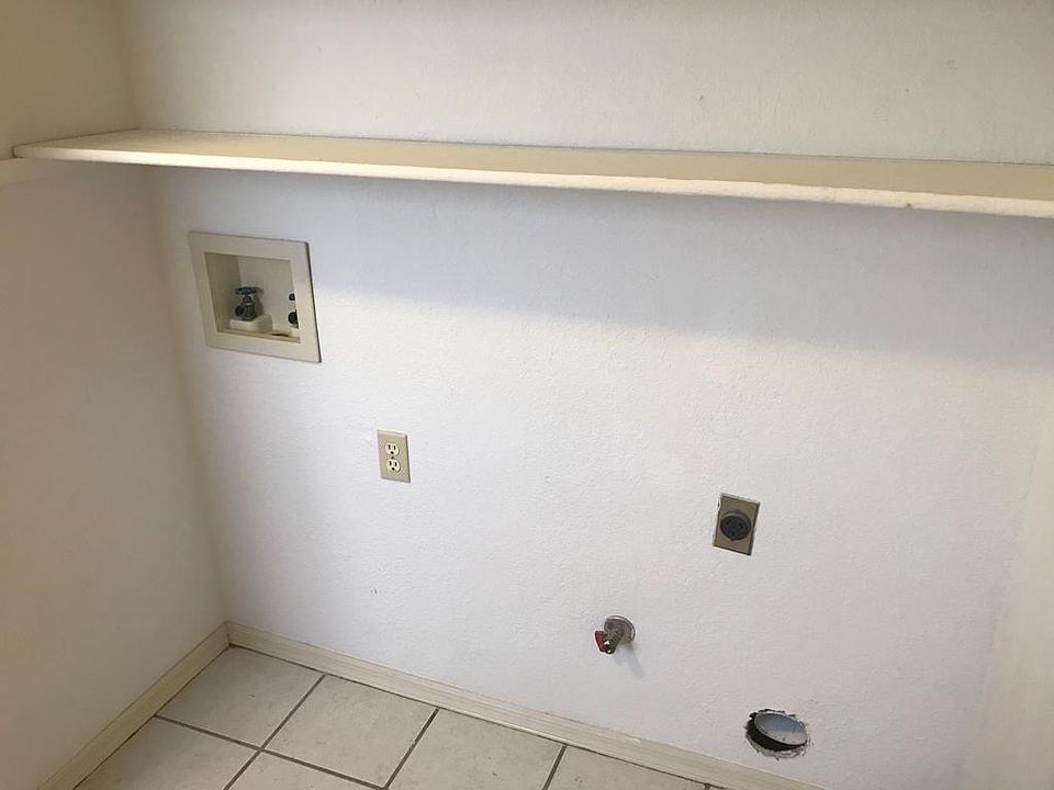 Washer & Dryer Hook ups