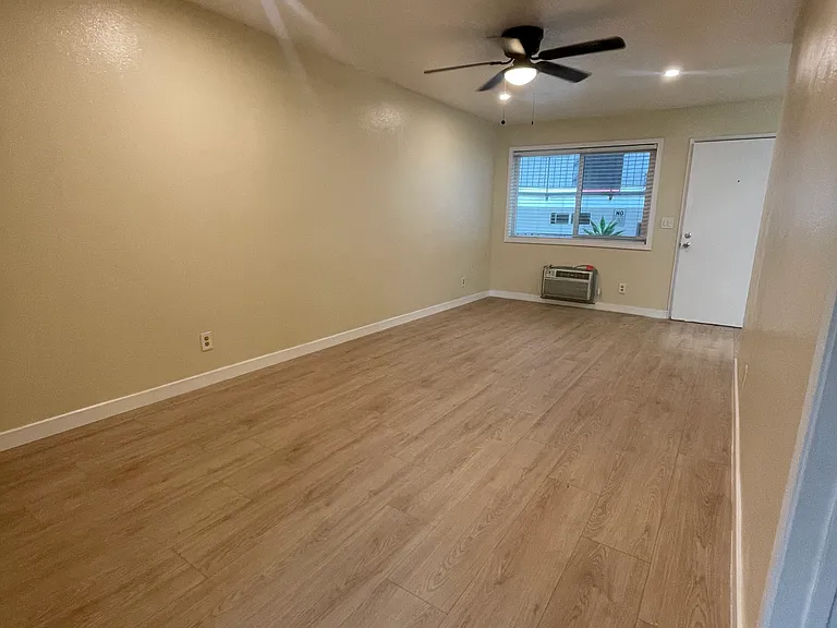Genesis Apartments — Photo 38