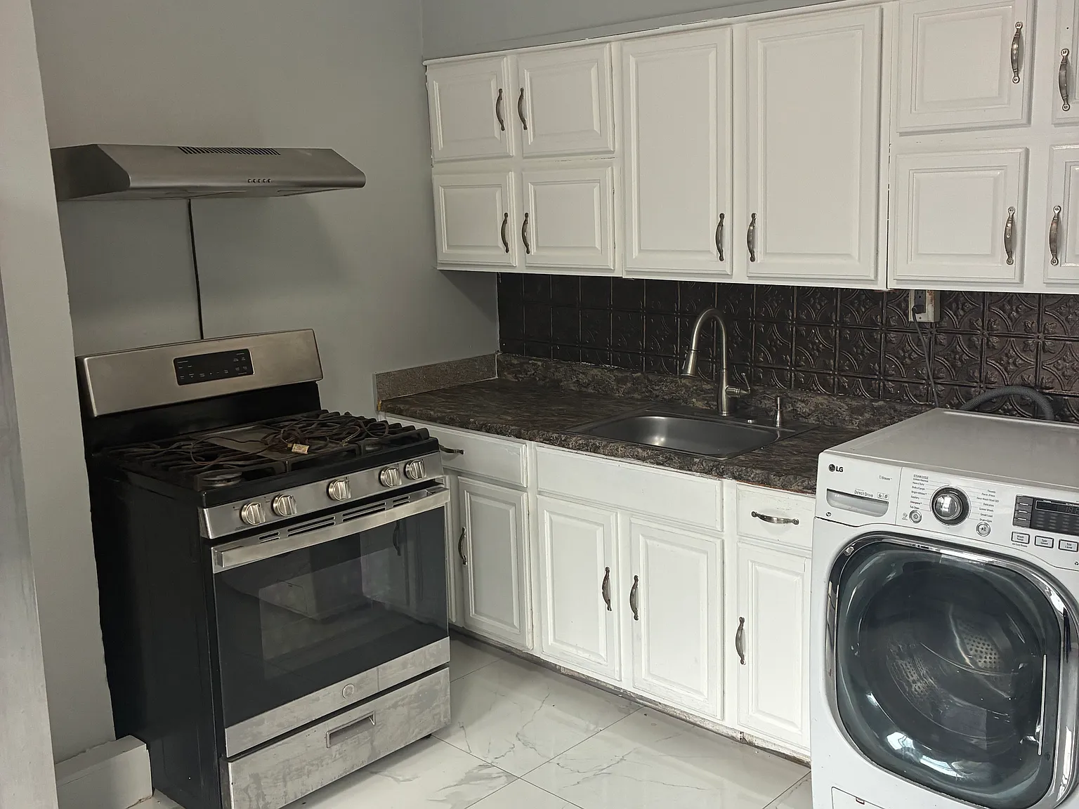 4 bed, 2000 sqft, $2,400 — Photo 3