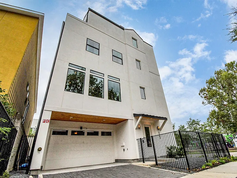 2303 Yupon St — Photo 2