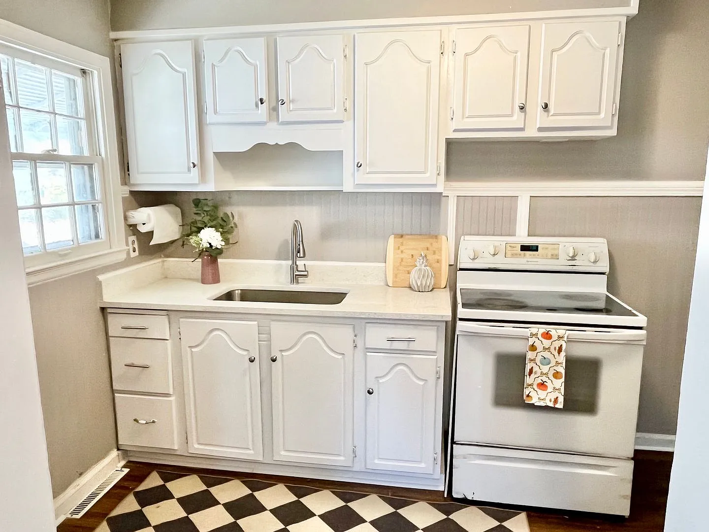 5 Bedroom, 2 Bath Home — Photo 4