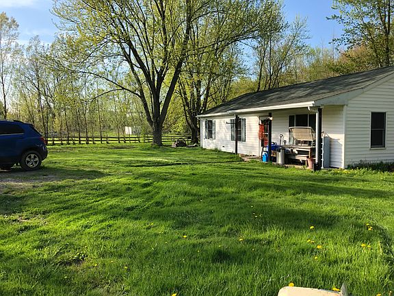2nd image of 2623 Maple St