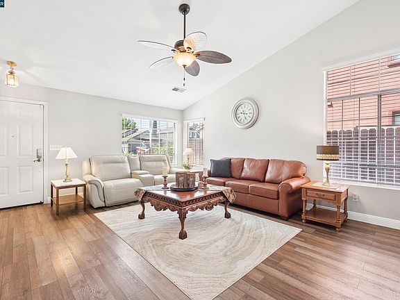 4th image of 813 Topaz Cir
