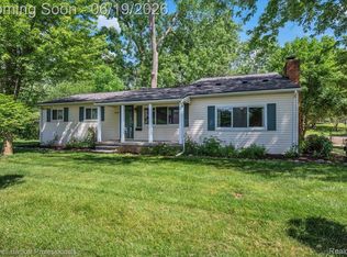 470 Oak Grove Dr, Lake Orion, MI 48362
