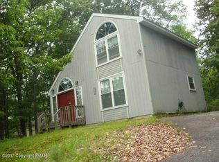 111 Prestwick Ln, Bushkill, PA 18324