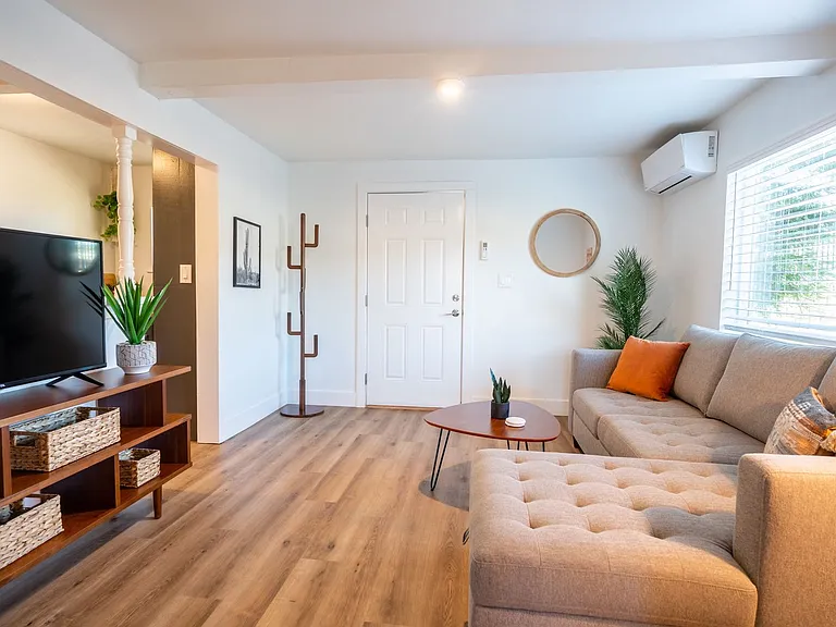 633 N Market St — Photo 3