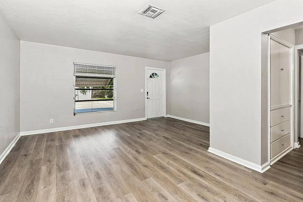2 bed, 1.0 bath, 963 sqft, $2,085 — Photo 4
