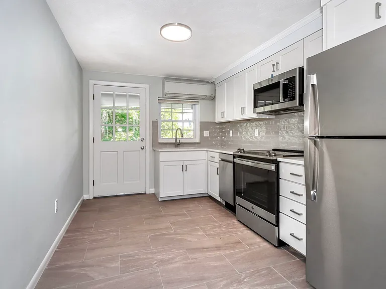 405 Washington St #2 — Photo 5