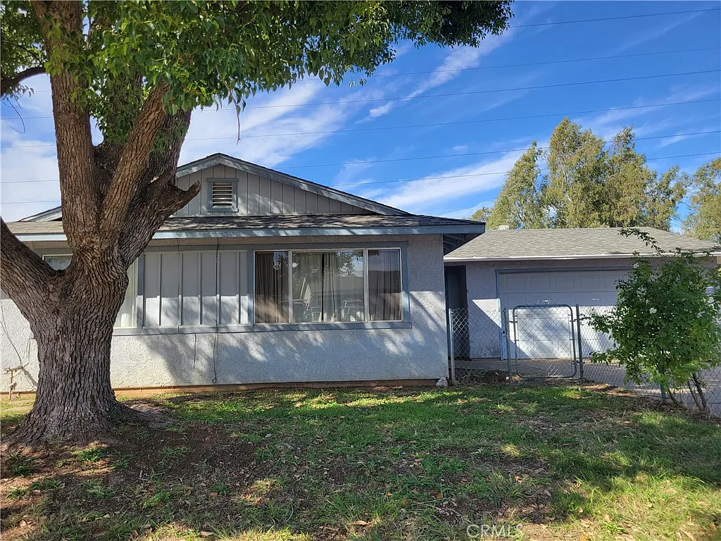 3 bed, 954 sqft, $1,600 — Photo 2