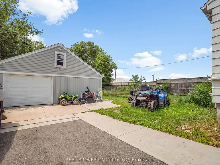 1019 Niagara St — Photo 3
