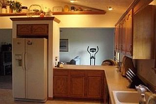 3rd image of 921 Stratford Dr