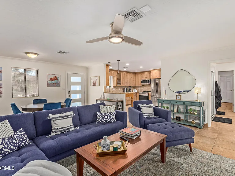 10069 E Paradise Dr — Photo 2