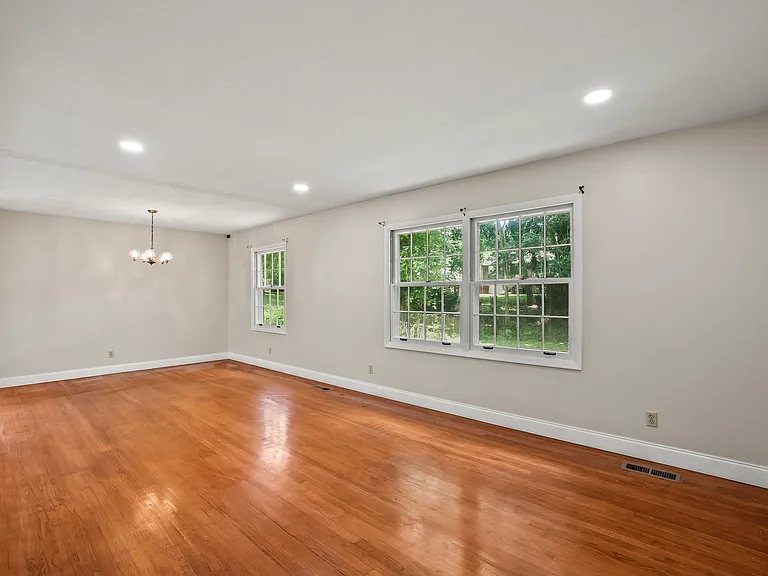 7720 Devonshire Dr — Photo 13
