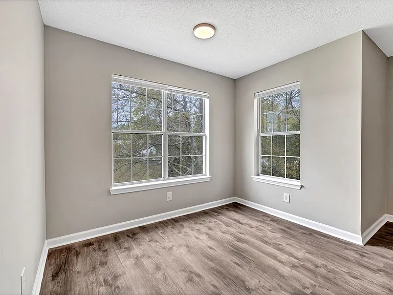 Elm Creek Apartments — Photo 6