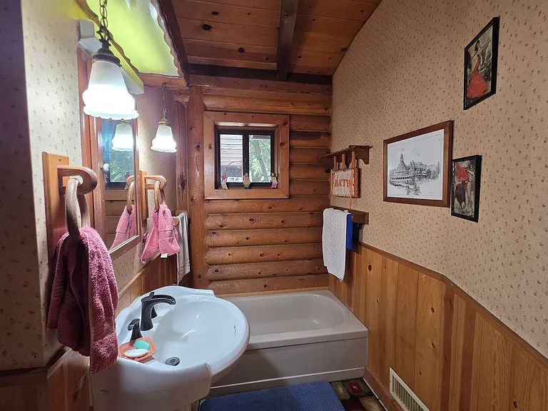 7068 Sandy Crk — Photo 14