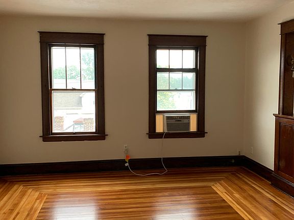 5th image of 368 Allen St Floor 3