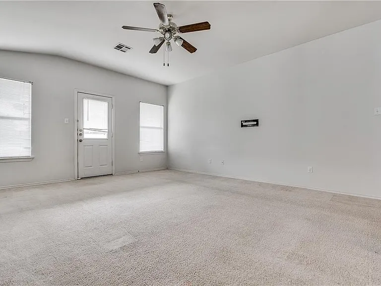 602 Golden Gate Dr — Photo 8